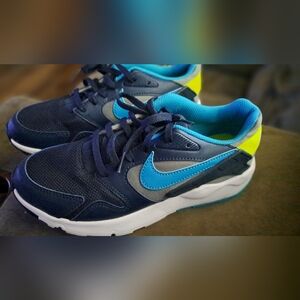 Nike Boys LD Victory Shoes